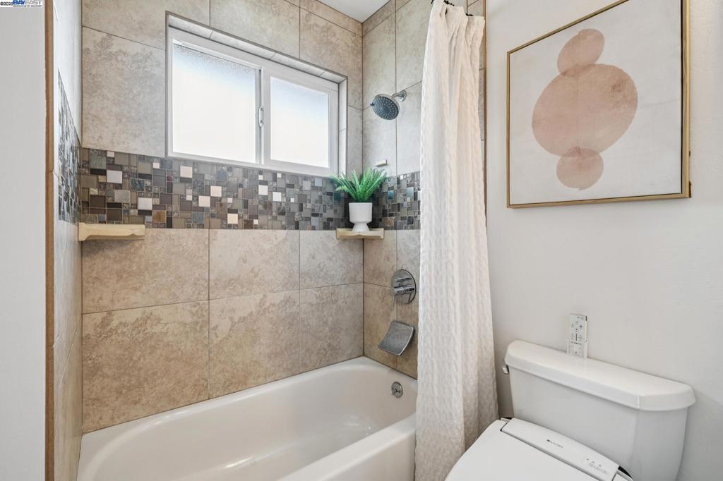 https://media.crmls.org/mediaz/df7824da-7d40-4b1d-9901-0ede03563bef.jpg?preset=X-Large