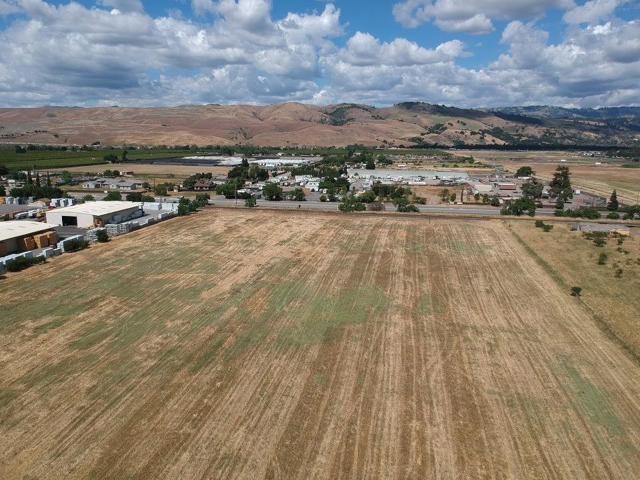 19900 Dougherty Avenue, Morgan Hill CA: https://media.crmls.org/mediaz/df783b1e-8bdd-4a5f-bac6-a3057c0ef7f5.jpg