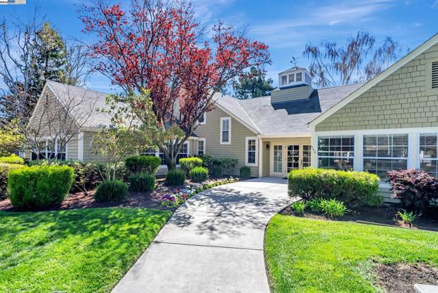 29270 Sandburg Way, Hayward CA: https://media.crmls.org/mediaz/df787602-fa66-4c93-968e-6e4d6fe26459.jpg