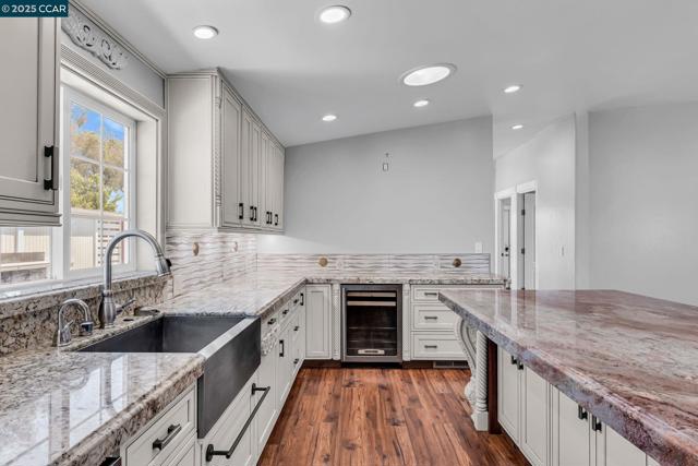 189 Suez Dr, Pacheco CA: https://media.crmls.org/mediaz/df7905b8-6bae-462d-b838-79804d823695.jpg