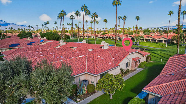 142 Camino Arroyo S, Palm Desert CA: https://media.crmls.org/mediaz/df793484-3da0-47d2-8eb7-65a4b3dffaa7.jpg