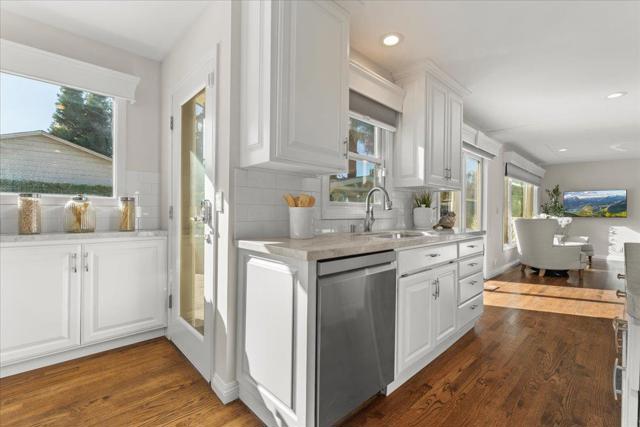 14375 La Rinconada Drive, Los Gatos CA: https://media.crmls.org/mediaz/df7a1eef-b529-4b84-af08-38d6925a395f.jpg