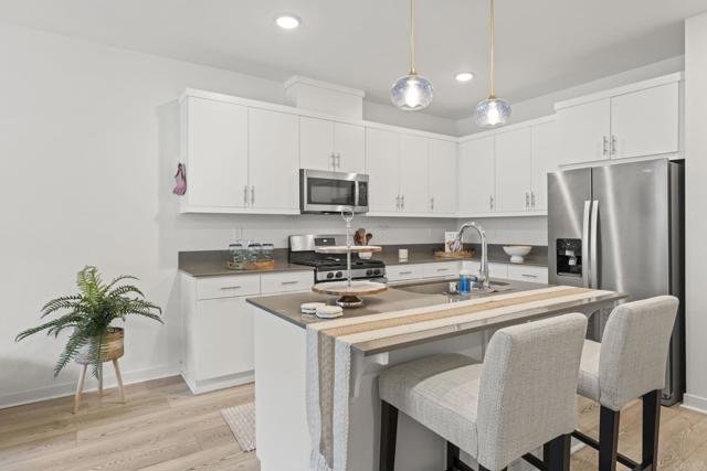 Detail Gallery Image 6 of 30 For 35180 Grove Trl, Fallbrook,  CA 92028 - 3 Beds | 2/1 Baths