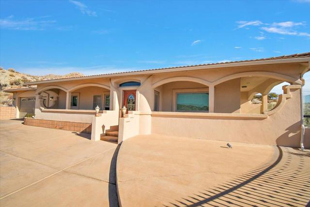 6207 Red Bluff Avenue, Yucca Valley CA: https://media.crmls.org/mediaz/df7a9376-92a9-40db-8fa8-63d531ee9d16.jpg