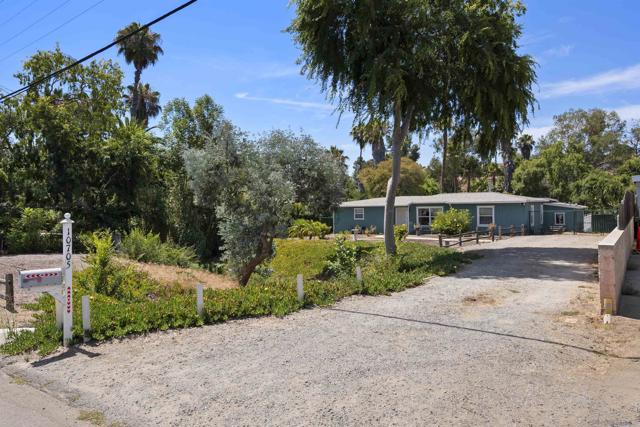 10705 Louisa Dr., La Mesa CA: https://media.crmls.org/mediaz/df7aa36c-0a5f-4975-908d-05d17caf8802.jpg