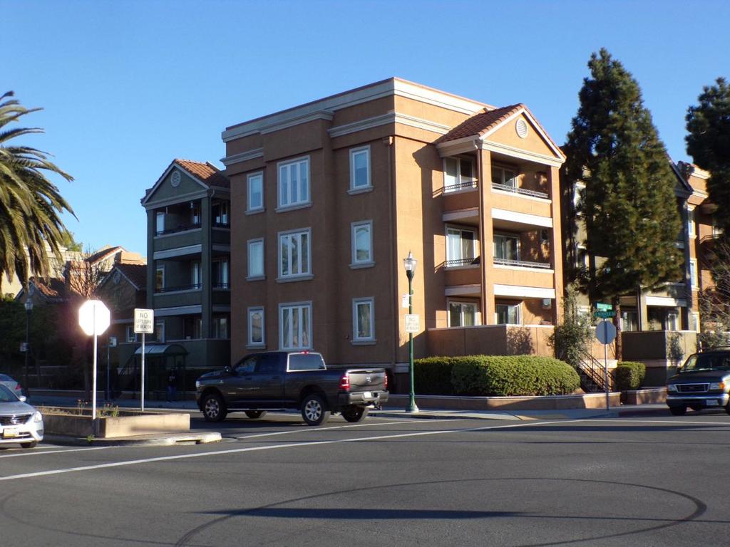 401 S Norfolk Street #110