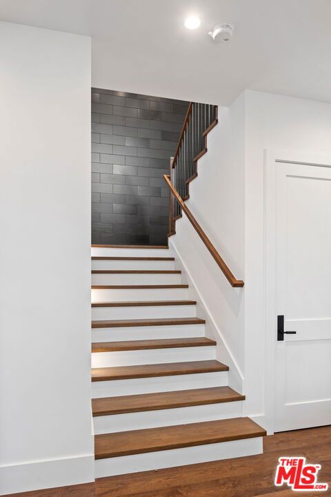 8025 Stewart Avenue, Los Angeles CA: https://media.crmls.org/mediaz/df7b6814-fa82-43dc-9a40-477435cf3312.jpg