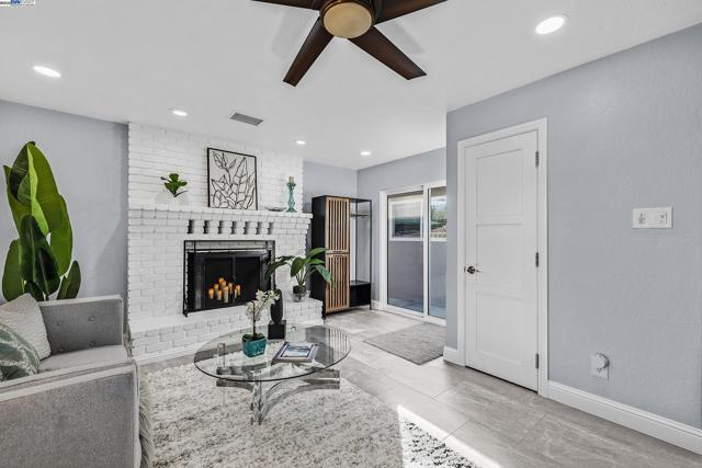 Image 15 of 38 For 36304 Magellan Dr