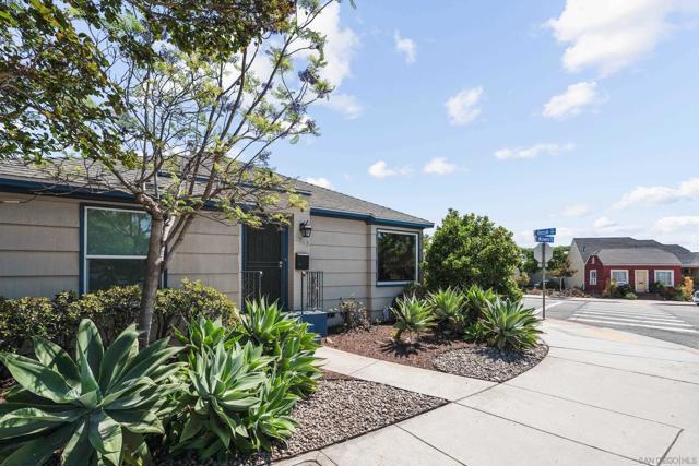 4751 Monroe Ave, San Diego CA: https://media.crmls.org/mediaz/df7bb955-ff80-4376-9c15-d1568567d4e8.jpg