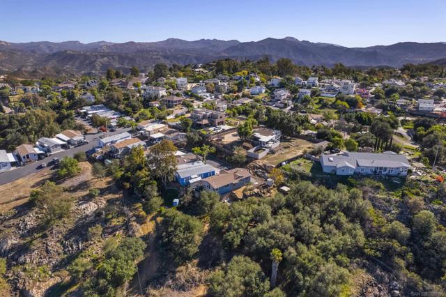 300 Thornton Dr, El Cajon CA: https://media.crmls.org/mediaz/df7c5ebf-edc2-42ba-bfa5-d084753fd667.jpg