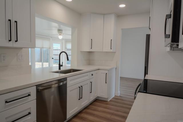 Detail Gallery Image 11 of 32 For 4612 Avery St, Oceanside,  CA 92057 - 4 Beds | 2/1 Baths
