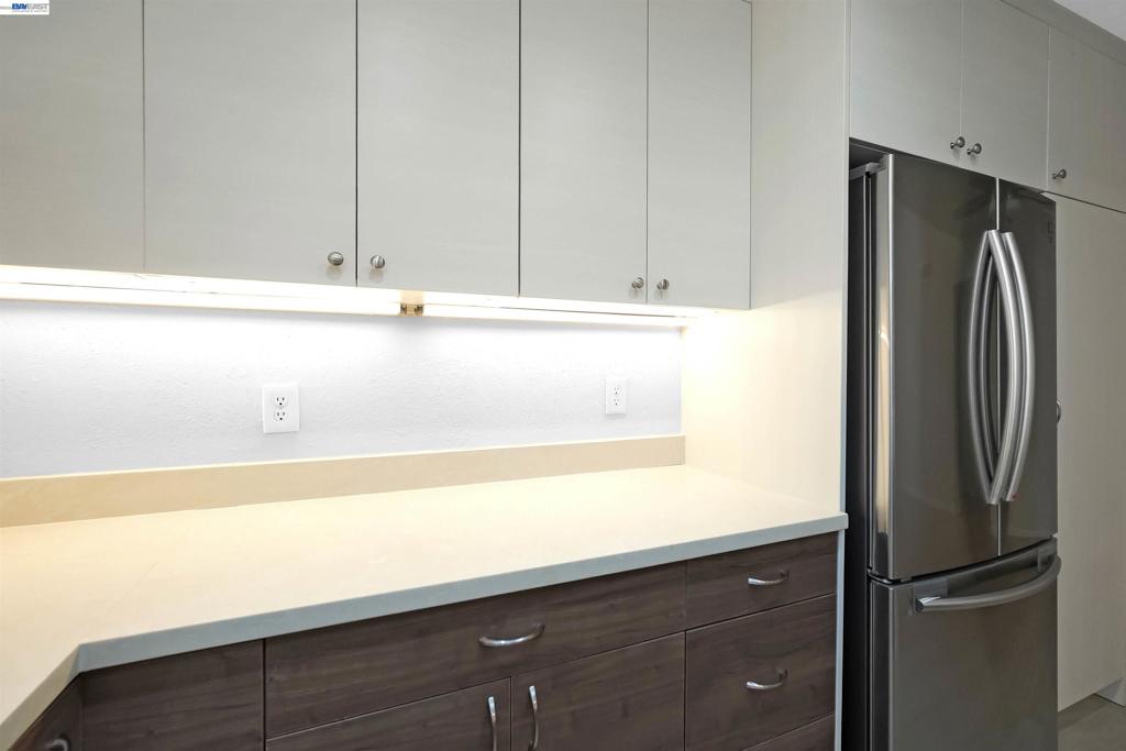 https://media.crmls.org/mediaz/df7cfb9a-baf3-4139-bbea-cee19d5df4f2.jpg?preset=X-Large