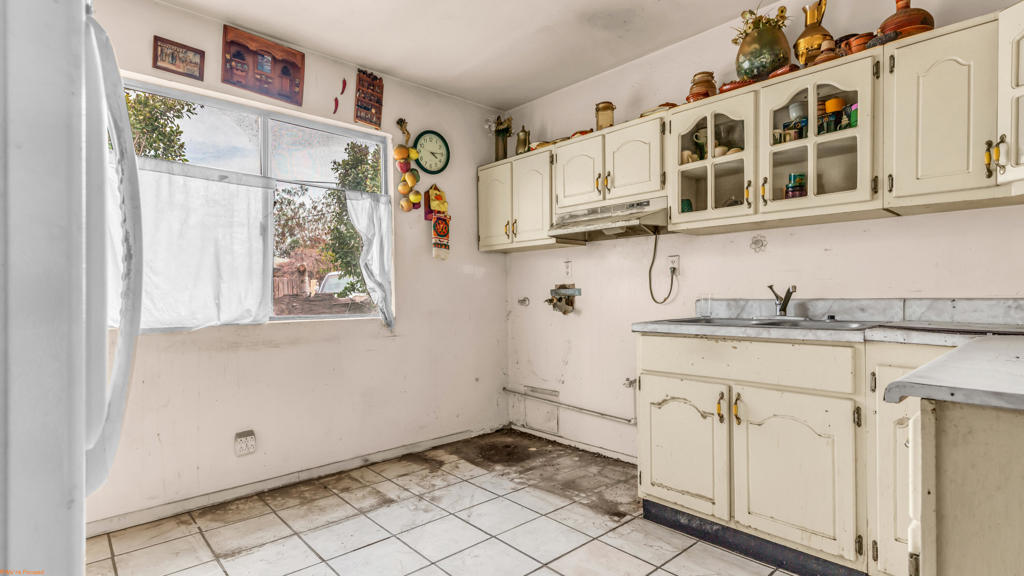 https://media.crmls.org/mediaz/df7d81a0-1c74-455c-9610-fbedf2353e58.jpg?preset=X-Large