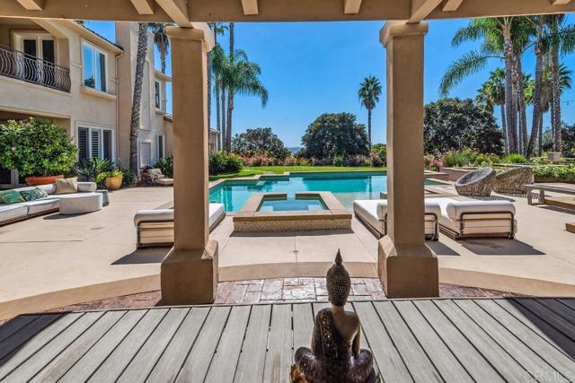 7345 Vista Rancho Ct, Rancho Santa Fe CA: https://media.crmls.org/mediaz/df7d94f1-41d1-45a0-9a9f-39348686eba6.jpg