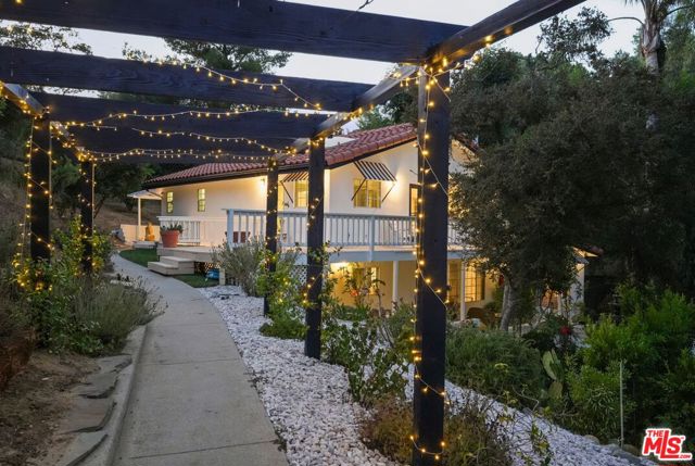 2365 Old Topanga Canyon Road, Topanga CA: https://media.crmls.org/mediaz/df7d9732-66b0-4d07-b464-d56cce99e4e8.jpg