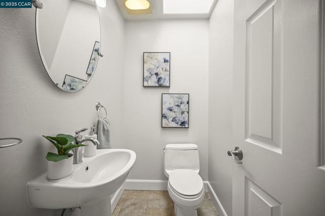 34 Willowview Ct, Danville CA: https://media.crmls.org/mediaz/df7dda90-25a4-4f63-a83e-4ec1240b67db.jpg