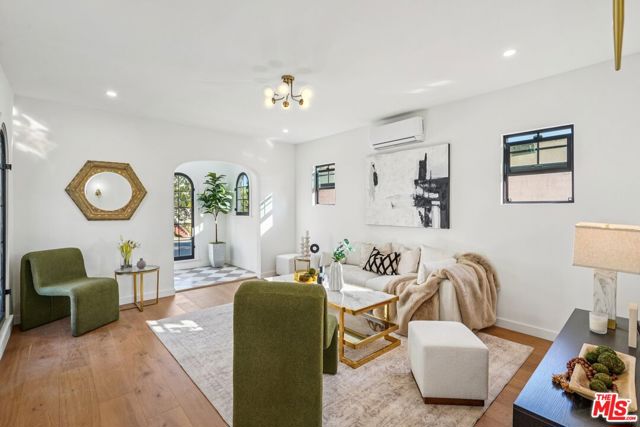 2353 Lucerne Avenue, Los Angeles CA: https://media.crmls.org/mediaz/df7e709d-8dcb-4794-b619-97f1bf3f5c2c.jpg
