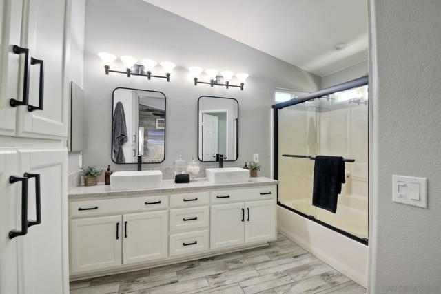 3358 Lake Circle Dr, Fallbrook CA: https://media.crmls.org/mediaz/df7e7e07-32dd-444a-b2da-48ecac388cde.jpg
