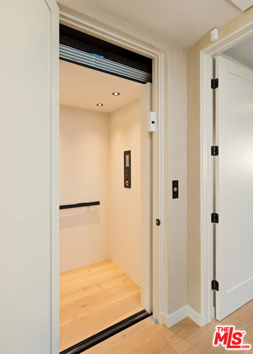 615 23rd Street, Santa Monica CA: https://media.crmls.org/mediaz/df7ebb58-43ef-4273-a58a-ad0bbe91736b.jpg