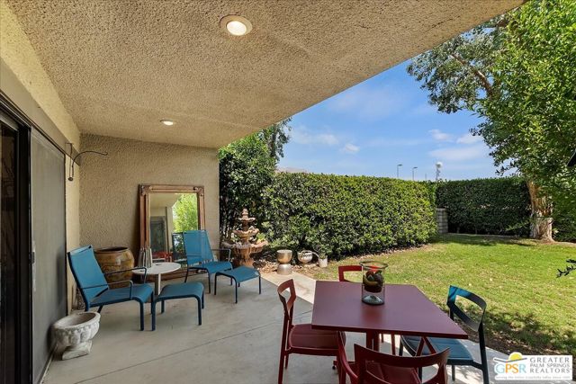 1326 N Tiffany Circle, Palm Springs CA: https://media.crmls.org/mediaz/df7f5392-8981-4146-a57b-ea1410d39ea6.jpg