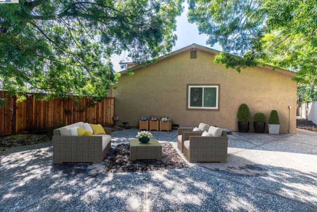 1445 Mellissa Cir, Antioch CA: https://media.crmls.org/mediaz/df8019bc-ed8c-419e-997c-a6d31b076055.jpg