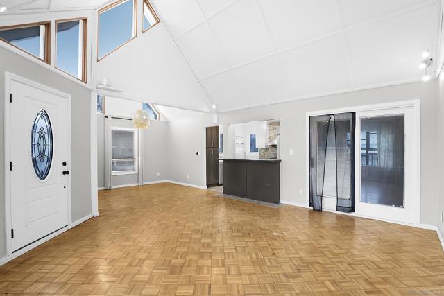 3943 Ingraham St, San Diego CA: https://media.crmls.org/mediaz/df80296a-3f99-4ffe-9fde-14a9e5eaeba8.jpg