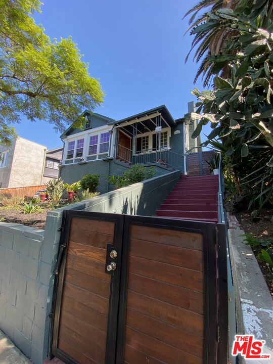 806 Oxford Avenue, Los Angeles, California 90029, 4 Bedrooms Bedrooms, ,2 BathroomsBathrooms,Single Family Residence,For Sale,Oxford,23282607