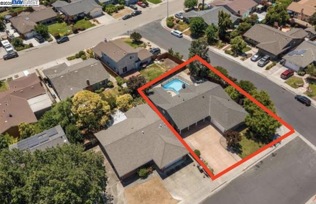 5221 Roxanne Ct, Livermore CA: https://media.crmls.org/mediaz/df80b485-a9c9-4e47-932f-df69f4f8794f.jpg