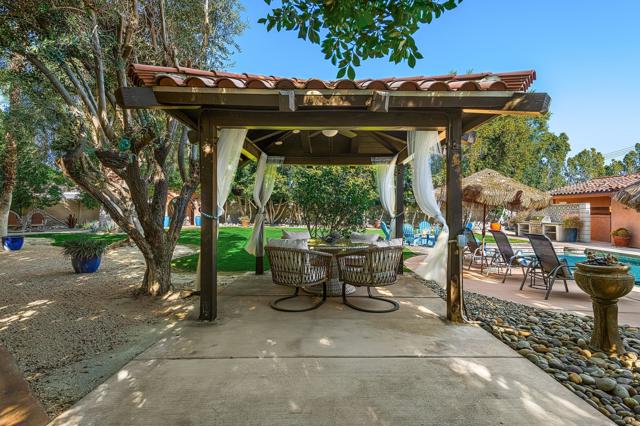 2525 N Farrell Drive, Palm Springs CA: https://media.crmls.org/mediaz/df8123de-dfac-4e3d-b497-431fcc0754e5.jpg