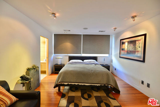 24826 Malibu Road, Malibu CA: https://media.crmls.org/mediaz/df818f0e-47af-44fd-a875-31eba5d2ebe6.jpg