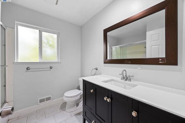 4321 Kingswood Dr, Concord CA: https://media.crmls.org/mediaz/df81d5ed-b69e-48c2-b359-17950014d22c.jpg