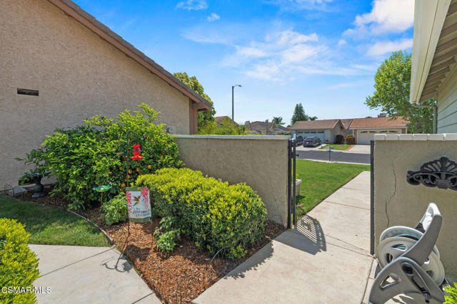 4570 N Vistapark Drive, Moorpark CA: https://media.crmls.org/mediaz/df81e7d4-b2fb-4410-9f0b-d7dc049443dd.jpg