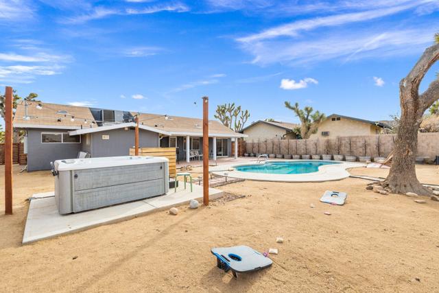 7552 Elk Trail, Yucca Valley CA: https://media.crmls.org/mediaz/df822c44-6ced-4012-b82b-b92006055961.jpg