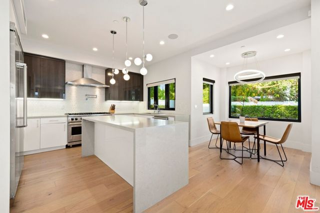 2012 Veteran Avenue, Los Angeles CA: https://media.crmls.org/mediaz/df823061-1b58-46cf-be36-61db1e497fc0.jpg