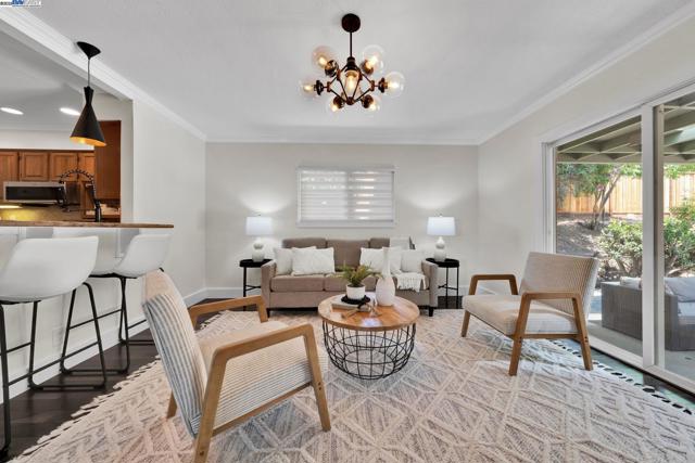 635 Janice Ave, Hayward CA: https://media.crmls.org/mediaz/df82916f-748f-4bb9-8be6-83b90afa8e55.jpg