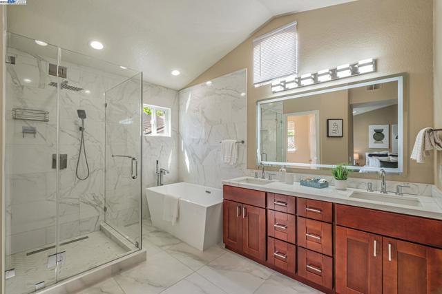 5406 Ontario Cmn, Fremont CA: https://media.crmls.org/mediaz/df82aa64-7cc4-4f39-aa38-be830aa39475.jpg