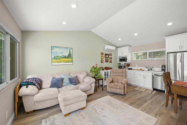 1510 2 Orangeview Dr,  CA: https://media.crmls.org/mediaz/df83a90f-bb57-4531-be90-054cf10aaabd.jpg