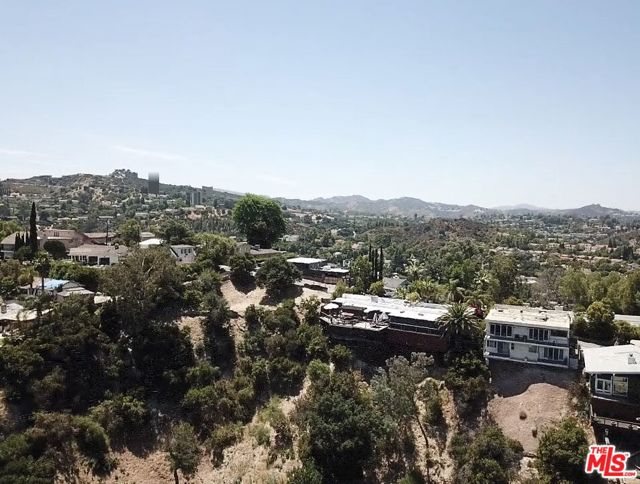 4601 Ensenada Drive, Woodland Hills CA: https://media.crmls.org/mediaz/df83f174-8eff-4598-b7ba-48551426051b.jpg