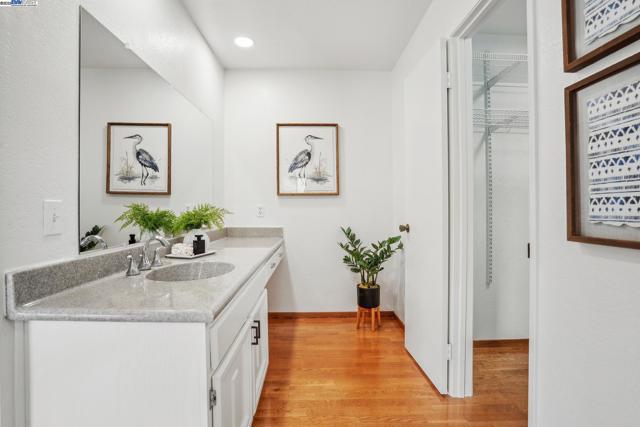643 Contada Cir, Danville CA: https://media.crmls.org/mediaz/df83fcd2-4c7d-435d-b2b7-c230a2af38c7.jpg