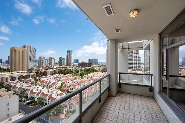 700 W E Street, San Diego CA: https://media.crmls.org/mediaz/df842a40-d138-4f27-8f77-faf5818f69db.jpg