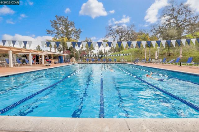 1935 Golden Rain Rd, Walnut Creek CA: https://media.crmls.org/mediaz/df84c79e-b6a6-4bcb-a93e-dc01e8fa0981.jpg