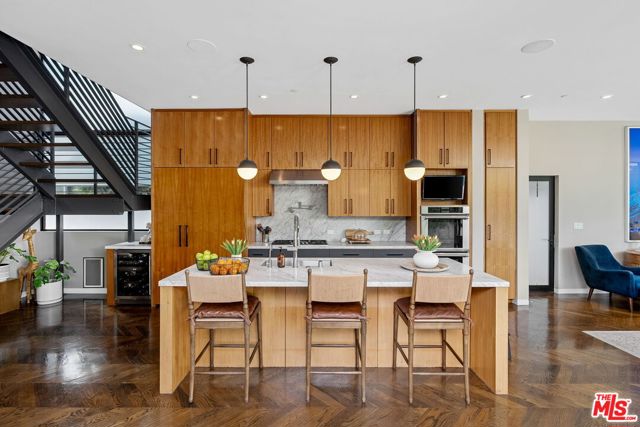 1102 Amoroso Place, Venice CA: https://media.crmls.org/mediaz/df84d568-7cd8-48ca-be2a-ee30a44ecff0.jpg