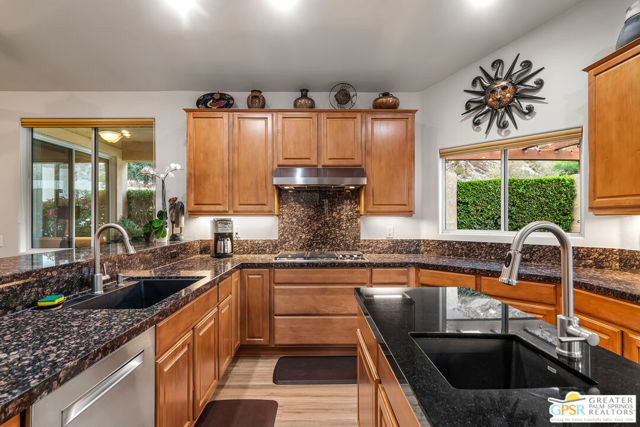 226 Canyon Circle, Palm Springs CA: https://media.crmls.org/mediaz/df86380e-5595-4719-977a-22f4cc2919dd.jpg