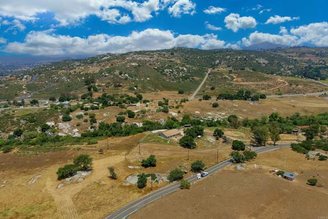 1250 E Old Julian Highway, Ramona CA: https://media.crmls.org/mediaz/df86d051-6c18-4eb9-b8fd-addc4a06b211.jpg