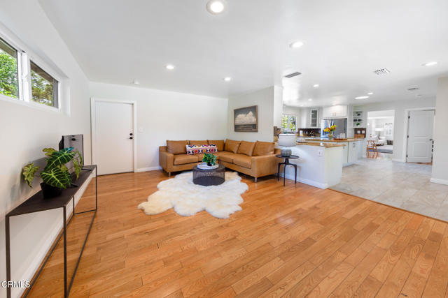 2767 Brookhill Street, La Crescenta CA: https://media.crmls.org/mediaz/df87a9a9-52bc-44d6-8a01-9d6cf12a23de.jpg