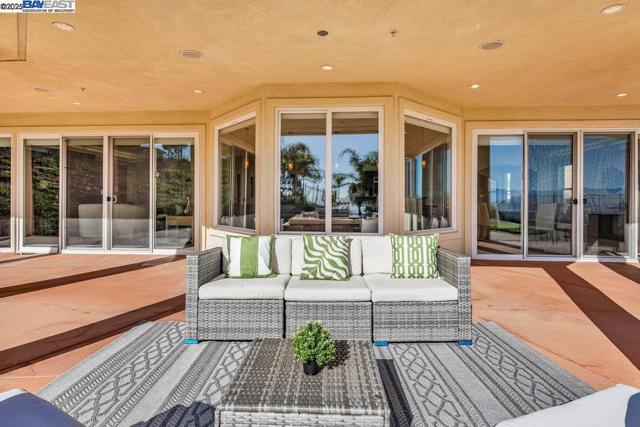 48912 Crown Ridge Cmn, Fremont CA: https://media.crmls.org/mediaz/df87ae5f-96a1-44fc-8544-4a6741e1ac65.jpg