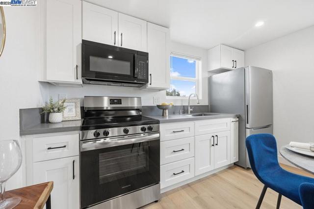 1520 4th st, Richmond CA: https://media.crmls.org/mediaz/df87d254-c021-4c88-a3ca-4554beb47596.jpg