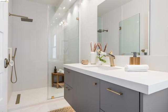 Image 6 of 49 For 636 56th St  