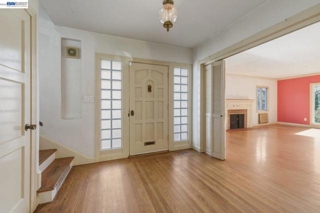 3890 Serrano St, Martinez CA: https://media.crmls.org/mediaz/df88843a-2f03-4854-a9a6-11d785b59b2a.jpg