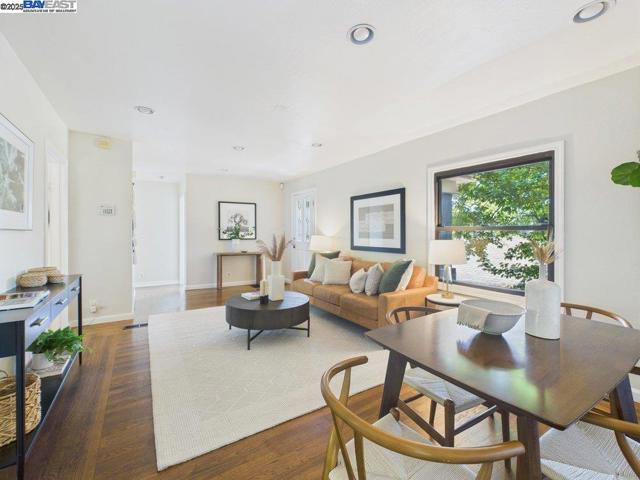 4418 Virginia Ave, Oakland CA: https://media.crmls.org/mediaz/df88942f-9356-4732-978c-7130da391737.jpg